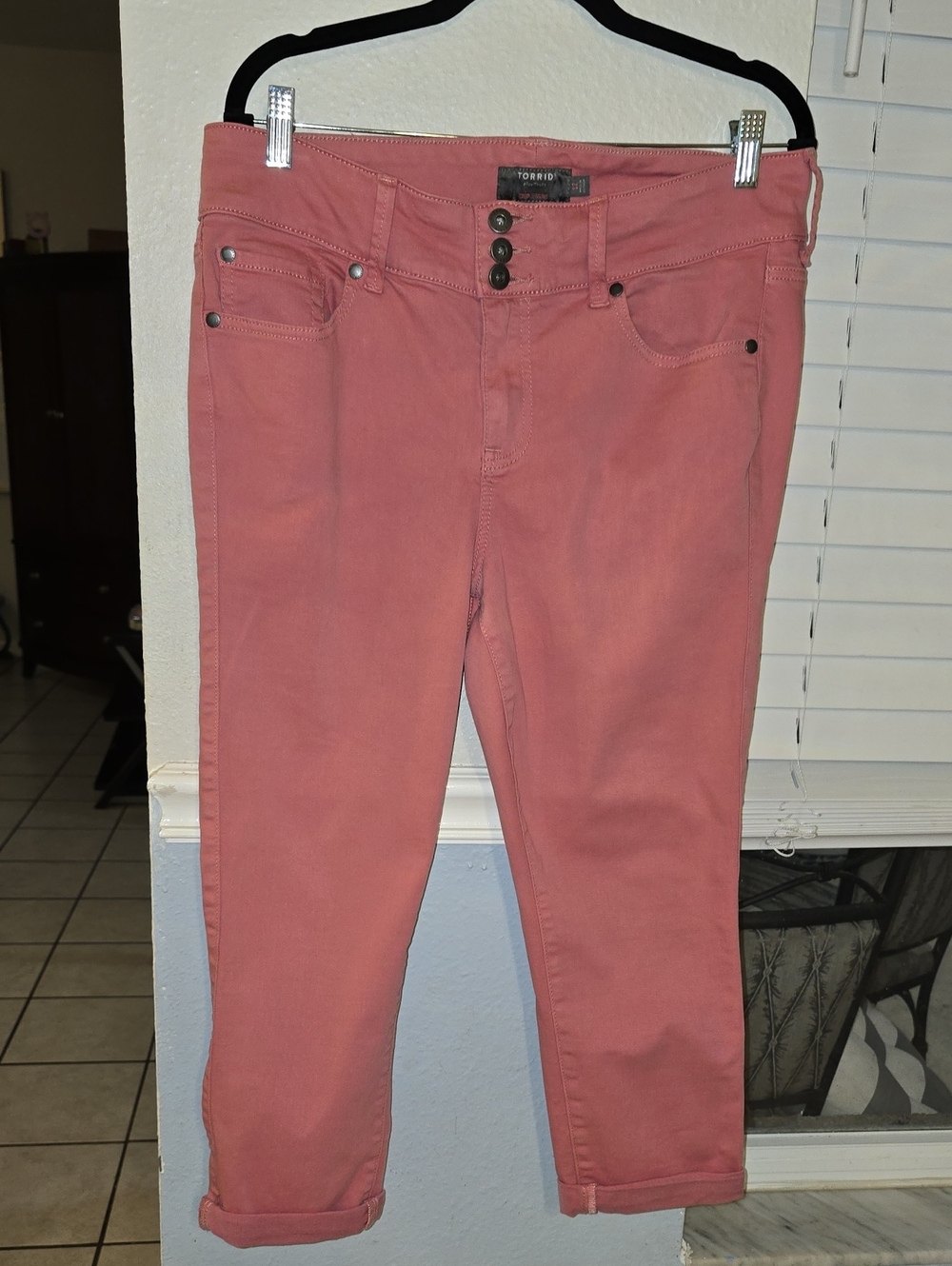 torrid Dusty Rose Mid-Rise Cropped Jeans